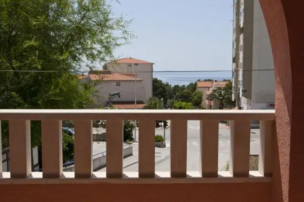 _30256Topic_APP_02_10